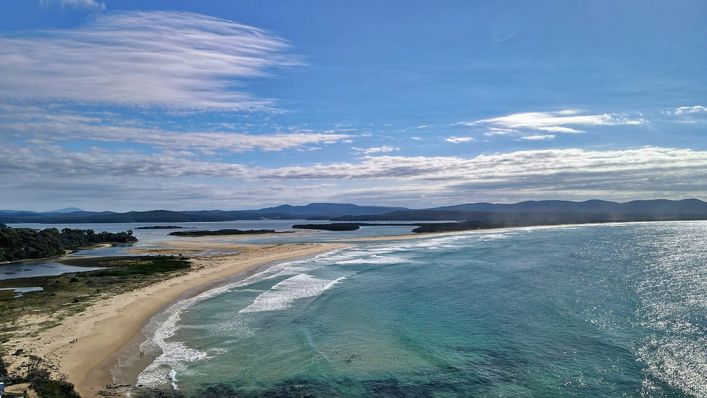 Main Beach 10 Feb 01-ai-1920